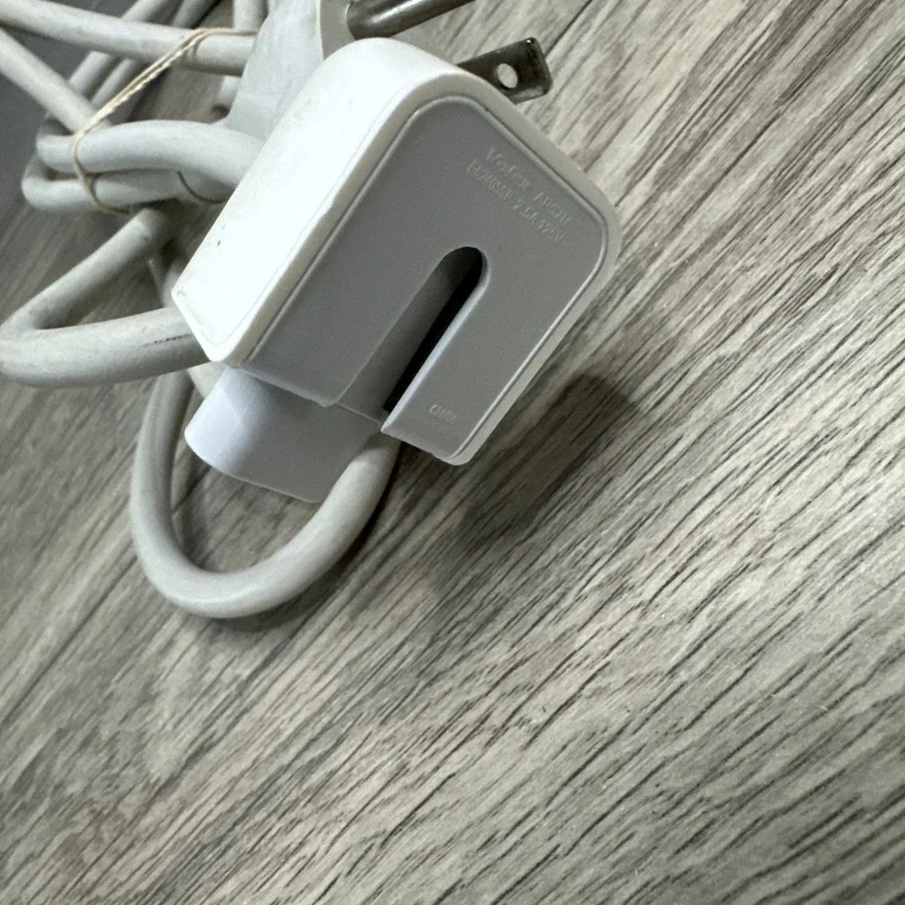 Genuine Apple (Volex) APC7H  2.5A 125V‎ 6Ft AC Power Cord